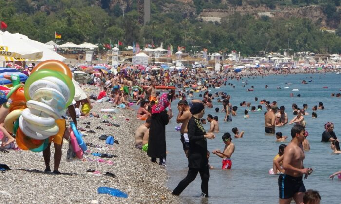 Sınavdan çıkan dünyaca ünlü sahile koştu