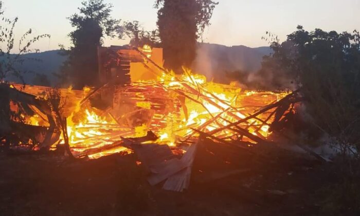 Sinop’ta 2 katlı ev alevlere teslim oldu