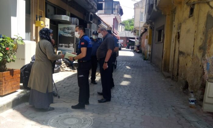 Sinop’ta görme engelli taklidi yapan kadın dilenci suçüstü yakalandı