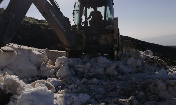 Şırnak’ta haziran ayında da karla mücadele çalışmaları sürüyor