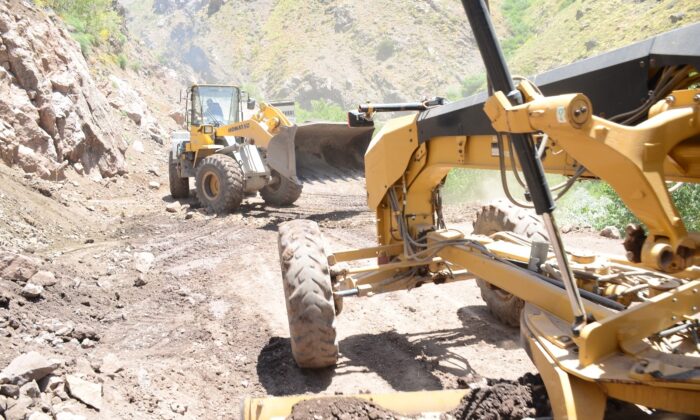 Şırnak’taki yayla yollarında hummalı çalışma
