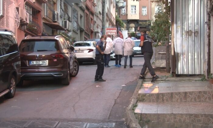 Şişli’de çocuğunu parka götürmek için sokağa çıkan baba silahlı saldırıda öldü