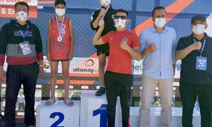 Sivaslı Muay Thai sporcusu Türkiye 2.’si oldu