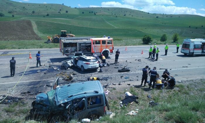 Sivas’ta katliam gibi kaza, ölenlerin kimlikleri araştırılıyor