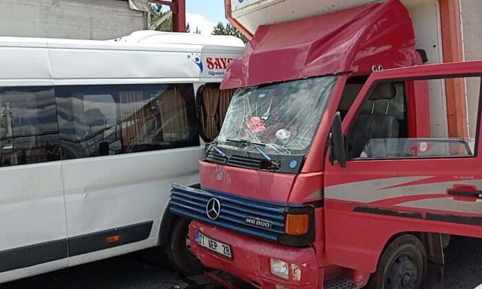 Sivas’ta zincirleme kaza bu kez 8 araç birbirine girdi