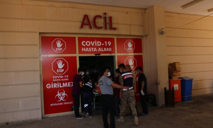 Siverek’te otomobil şarampole yuvarlandı: 3 yaralı