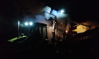 Sobayı benzinle yakmak istedi, 2 katlı ahşap evi küle döndü