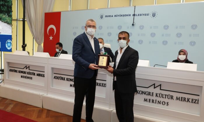 Sokak hayvanlarına özel ciğer kebaba ödül