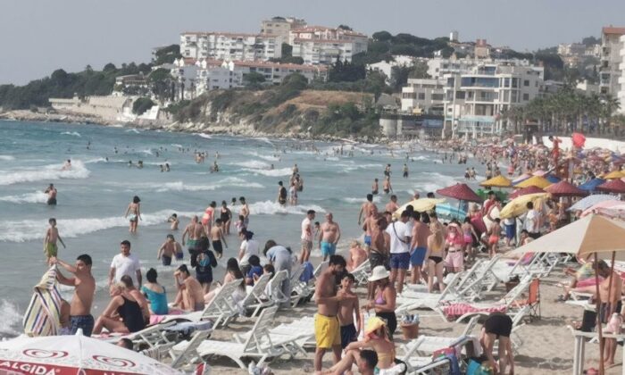 Son kısıtlama öncesi sahilleri doldurdular