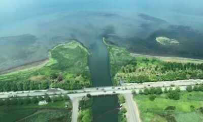 Sorumsuzların kırmızıya boyadığı dere temizlendi