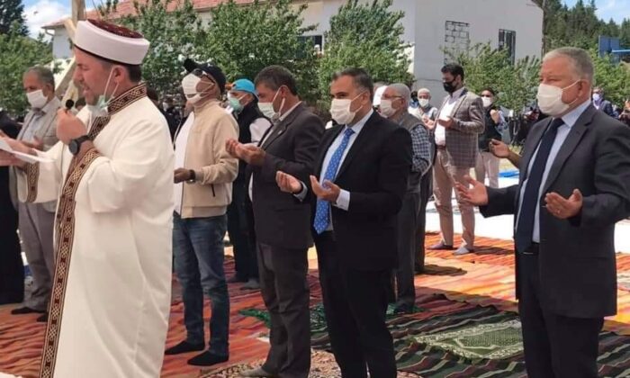 Sosyal mesafeli yağmur duası