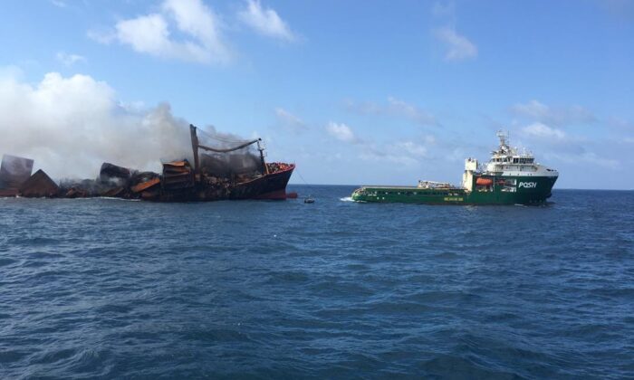 Sri Lanka’da günlerdir yanan konteyner gemisi batıyor