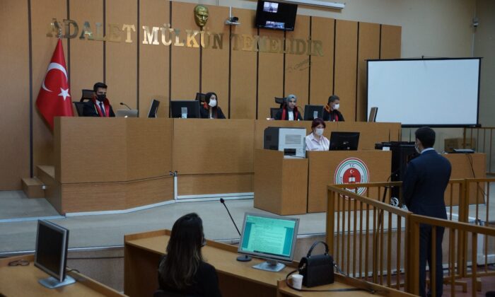 Stajyer hakim ve savcılar heyecanlarını kurgusal mahkeme ile yeniyor