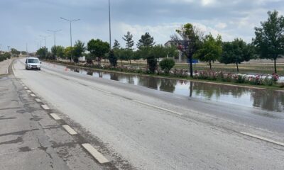 Su birikintisi sürücülere zor anlar yaşattı