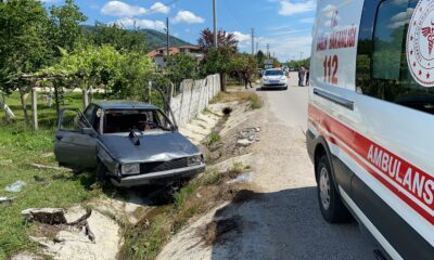 Su kanalına uçan otomobilde 3’ü çocuk 5 kişi yaralandı