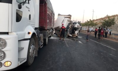 Su tankerine çarpan tırın sürücüsü ağır yaralandı