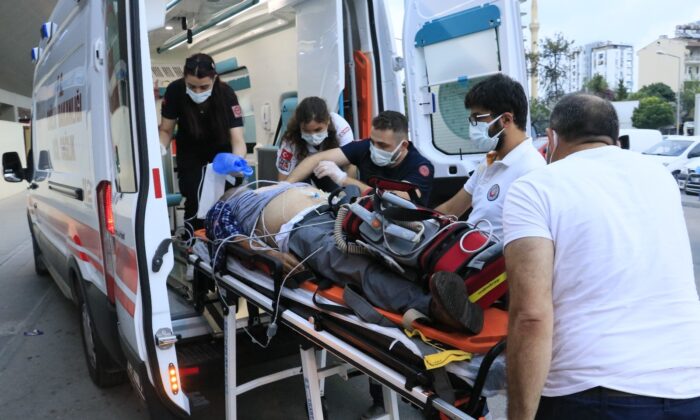 Sulama kanalına düşen kişiyi vatandaşlar kurtardı