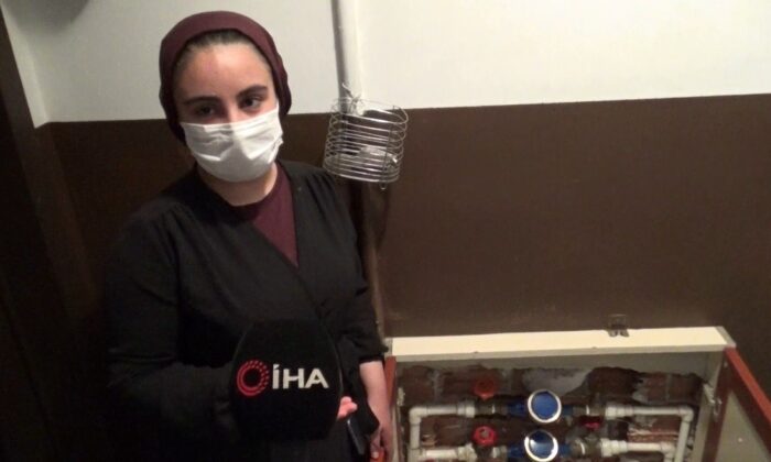 Sultangazi’de bulunan bir apartmanın su saatleri çalındı