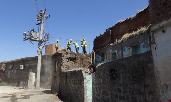 Sur’da 44 metruk yapı yıkılıp, yerine park yapılacak