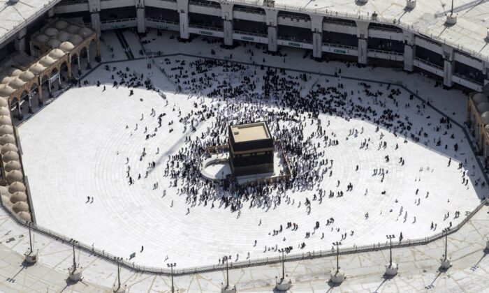 Suudi Arabistan: “Bu yıl yalnızca ülkede yaşayan 60 bin kişiye Hac izni verilecek”