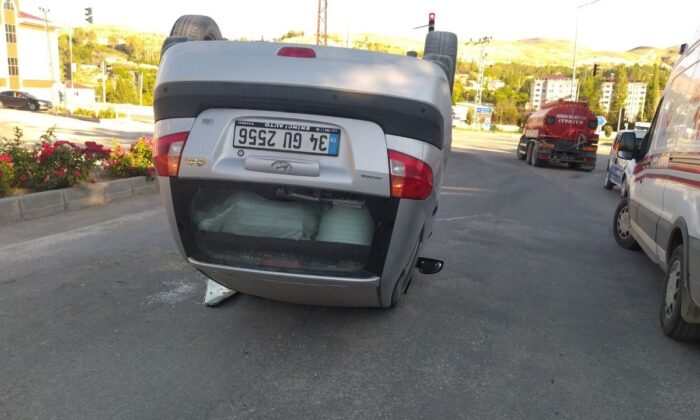 Takla atan araçtan yürüyerek çıktılar