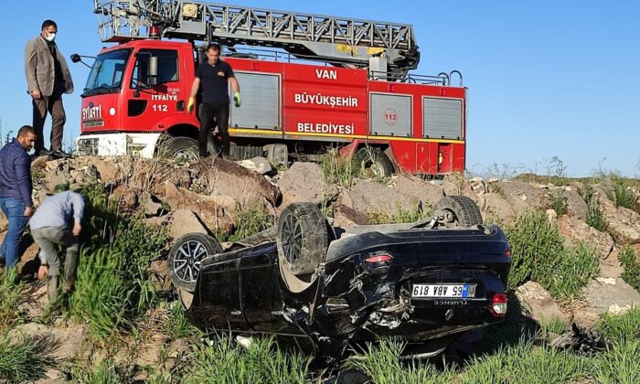 Takla atan otomobil kanala uçtu: 1 yaralı