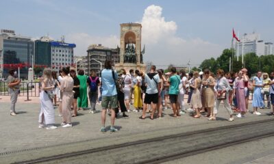Taksim eski günlerine dönüyor, kafileler akın akın geliyor