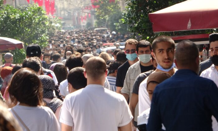 Taksim ve İstiklal Caddesi’nde korkutan yoğunluk