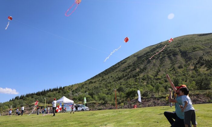 Talas’ta babalar günü uçurtma şenliği ile kutlandı