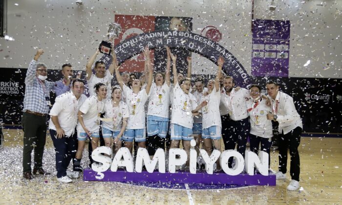 Tarsus Belediyesi Kadın Basketbol Takımı şampiyon oldu