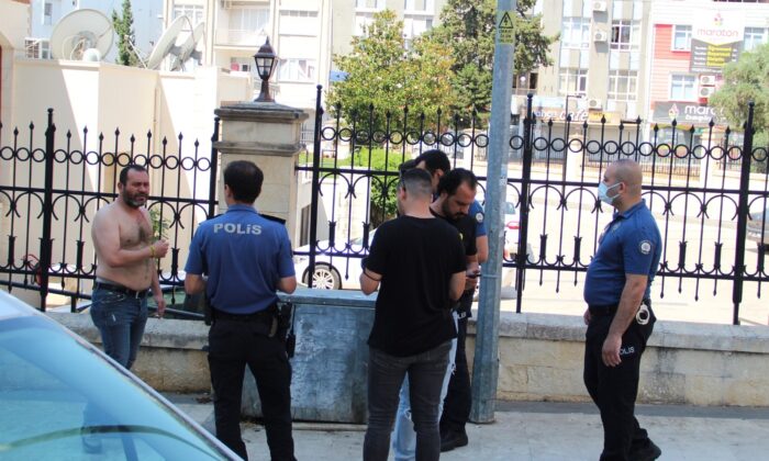 Tartıştığı adamı kulağından vuran transseksüel şahıs kendini eve kilitledi