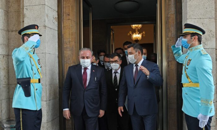 TBMM Başkanı Şentop, Kırgızistan Cumhurbaşkanı Caparov ile bir araya geldi