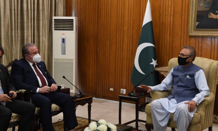 TBMM Başkanı Şentop, Pakistan Cumhurbaşkanı Alvi tarafından kabul edildi