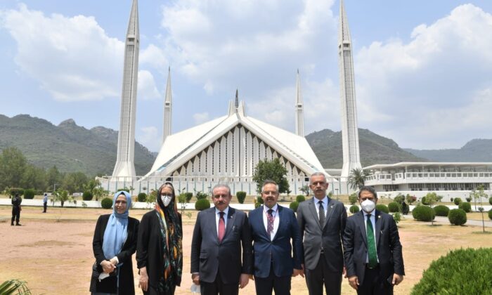 TBMM Başkanı Şentop’tan Faysal Camisi’ne ziyaret