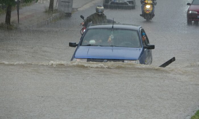 Tekirdağ yağmura teslim oldu