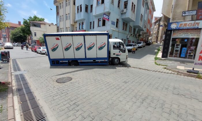 Tekirdağ’da yollar çöküyor