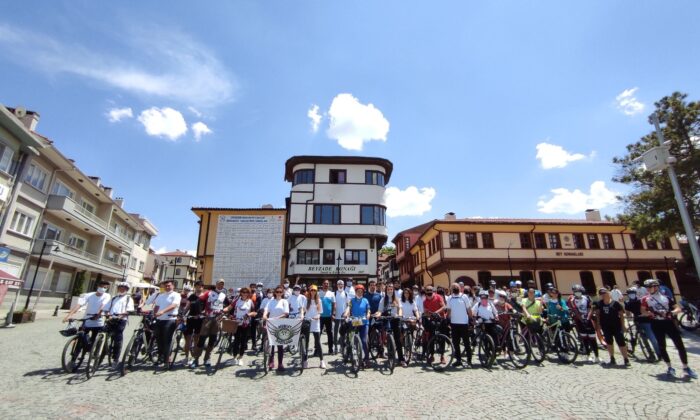 Teknik Kolej sağlık için pedalladı