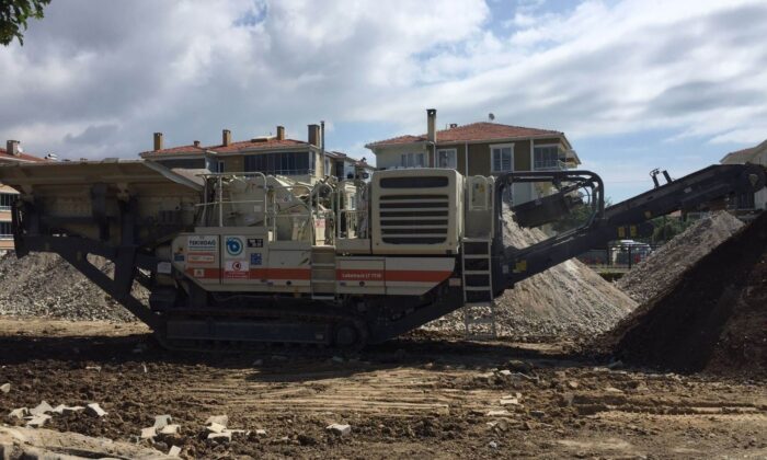 (TEKRAR) Tekirdağ Büyükşehir Belediyesi’nin 4,5 milyonluk taş kırma makinesini çaldılar