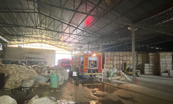Tekstil fabrikasında çıkan yangında korku dolu anlar yaşandı