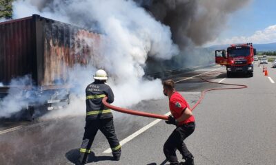 TEM’de alev alev yanan tırı dorsesi kül oldu