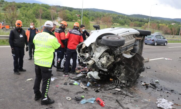 TEM’de feci kaza: 1 ölü, 2 yaralı