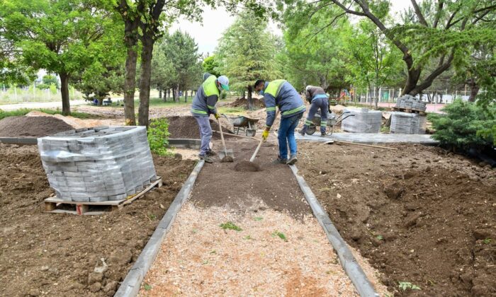Tepebaşı’nda parklar yenileniyor