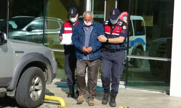 Tereyağ ve bisküvi kutusu içinde 12 tabanca ele geçti: 1 kişi tutuklandı