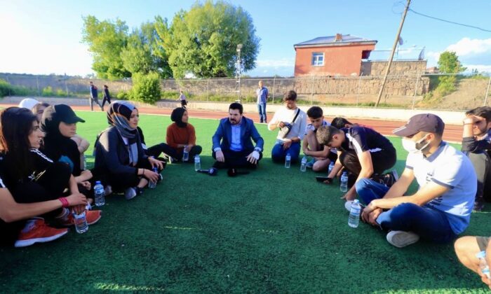 Terörün gençlerle biteceğini vurgulayan Başkan Sayan’dan gençlerin eğitimine tam destek