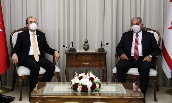 Ticaret Bakanı Muş, KKTC Meclis Başkanı Sennaroğlu ile görüştü