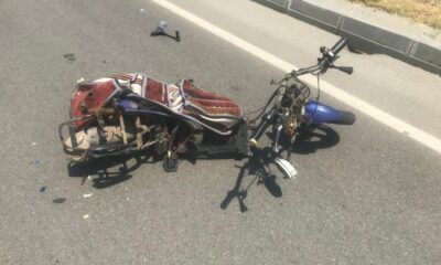 Ticari araçla çarpışan elektrikli bisikletteki 2 kişi öldü