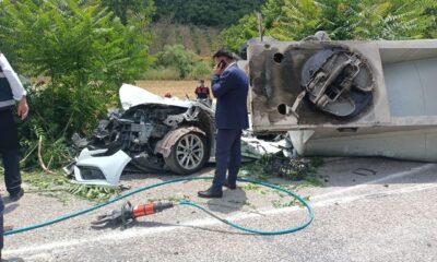 Tır, araçları biçti: 3 ölü, 3 yaralı