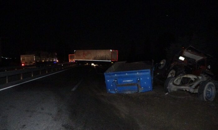 Tır ile çarpışan traktör ikiye ayrıldı: 1 yaralı