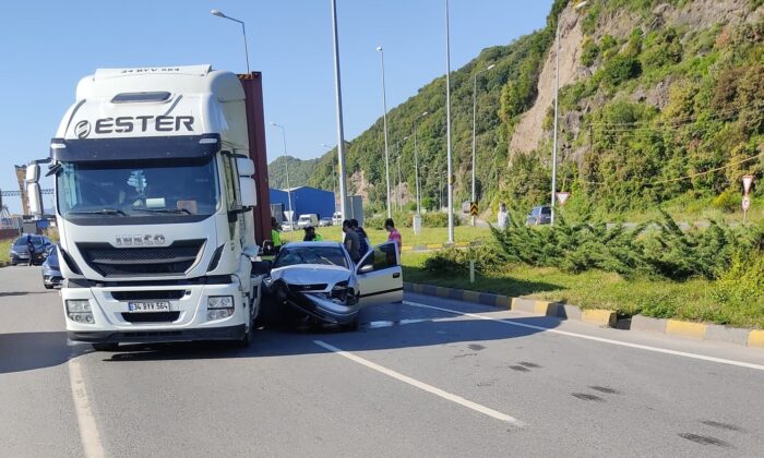Tır ile otomobil çarpıştı: 1 yaralı