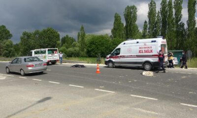 Tırın çarptığı römorkta bulunan yaşlı kadın yola savruldu: 1 ölü